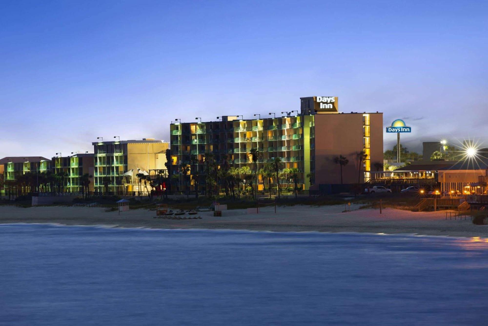 Days Inn By Wyndham Panama City Beach/Ocean Front Exterior foto