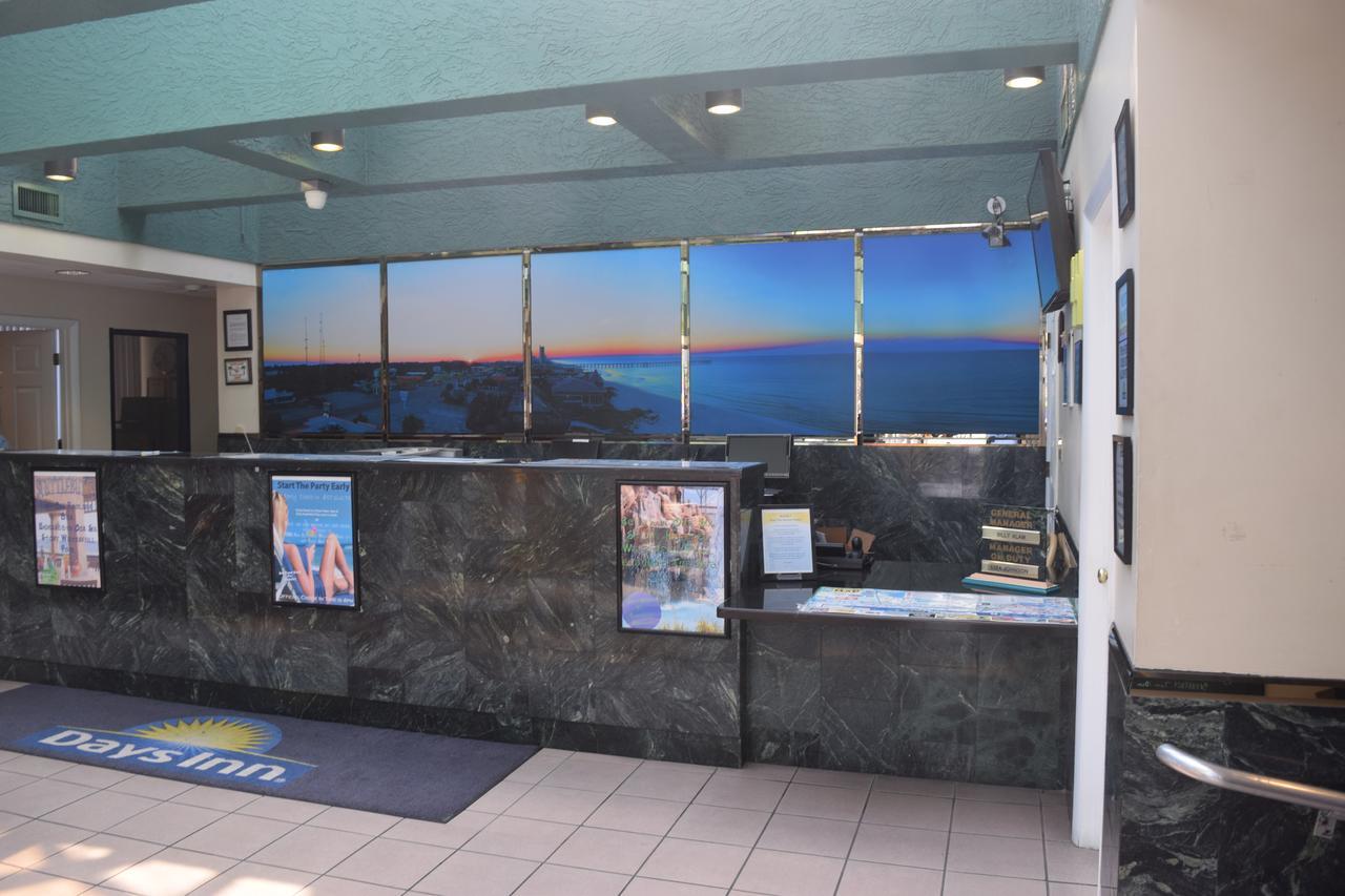 Days Inn By Wyndham Panama City Beach/Ocean Front Exterior foto