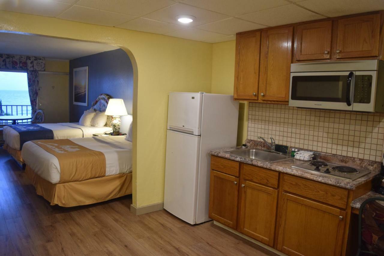 Days Inn By Wyndham Panama City Beach/Ocean Front Exterior foto